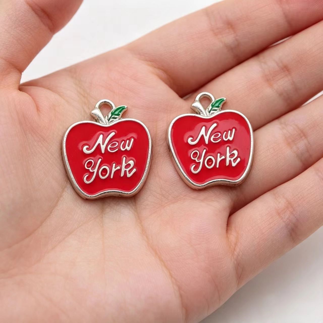 Jewelry Making New York - 10 szt. emaliowanych zawieszek w kształcie